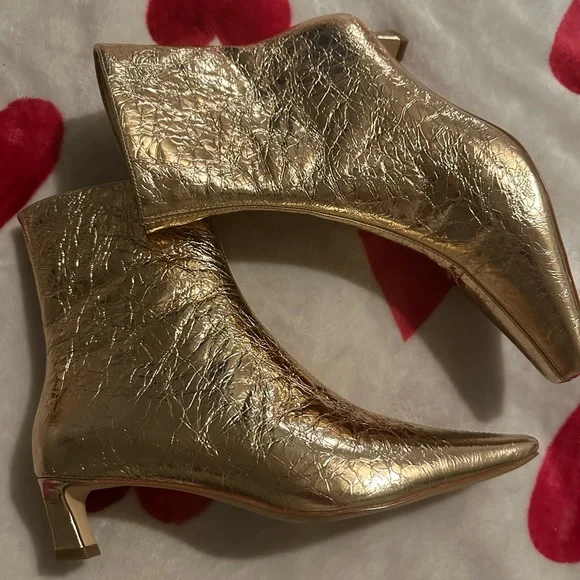 New Michael Kors
Cosmo Crinkle Metallic Leather Kitten Heel Booties - Picture 7 of 11